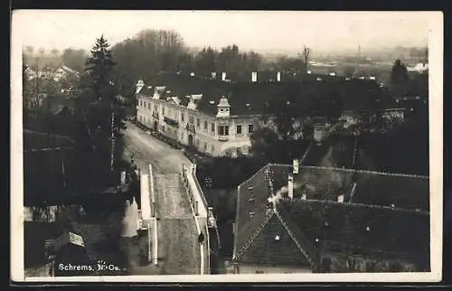 AK Schrems /N.-Oe., Schloss mit Strassenpartie