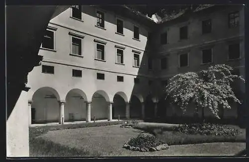 AK Graz, Klosterhof der Pfarr- und Wallfahrtskirche Maria-Hilf
