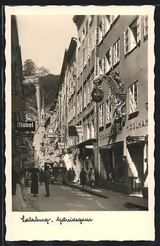 AK Salzburg, Partie in der Getreidegasse mit Gasthof Mödlhammer und Karl Wessely Musik-Instrumente