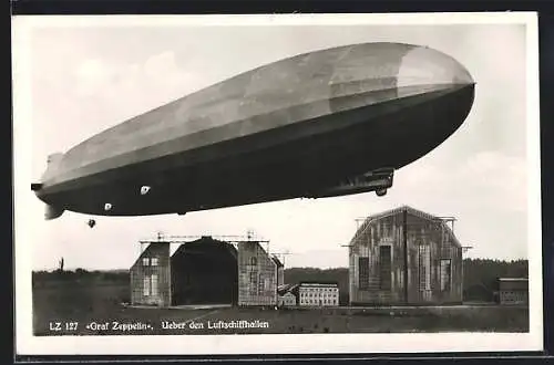 AK Friedrichshafen, Graf Zeppelin LZ 127 über den Luftschiffhallen