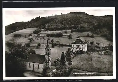 AK Oberharmersbach-Riersbach /Schwarzw., Gasthaus-Pension Sonne und Kirche aus der Vogelschau