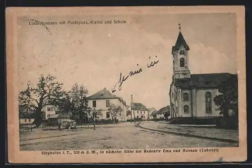 AK Singhofen i. T., Lindenbrunnen mit Marktplatz, Kirche und Schule
