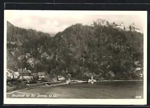 AK Neuhaus an der Donau, Uferpartie mit Schloss