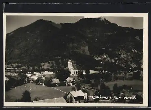 AK Grünau im Almtal /O.-Ö., Ortspartie mit Kirche