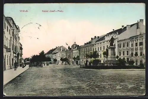 AK Wels, Kaiser Josef-Platz mit Denkmal