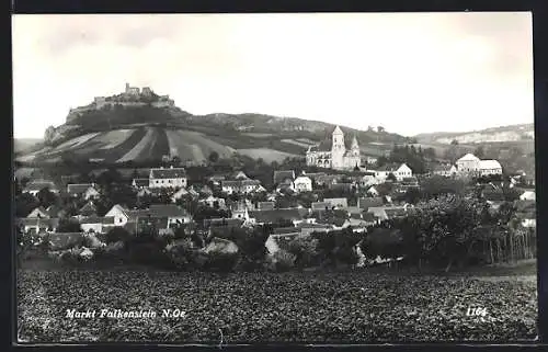 AK Markt Falkenstein /N.-Oe., Ortsansicht mit Kirche und einer Burgruine