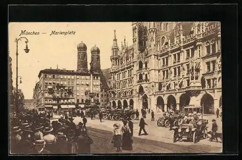 AK München, Marienplatz während des Glockenspiels