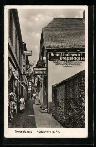 AK Rüdesheim a. Rh., Blick in die Drosselgasse mit Gasthaus Beim Lindenwirt, Geschäfte