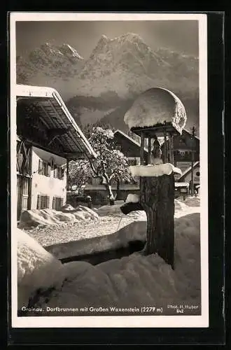 AK Grainau, Dorfbrunnen mit dem Grossen Waxenstein im Schnee