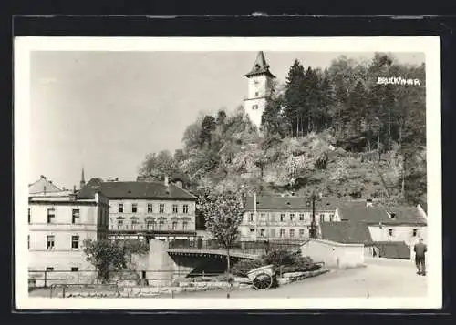 AK Bruck /Mur, Ortspartie mit Brücke mit dem Uhrturm