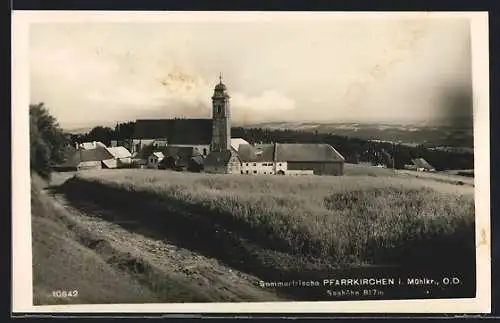 AK Pfarrkirchen i. Mühlkr., Ortsansicht von einem Feldweg aus