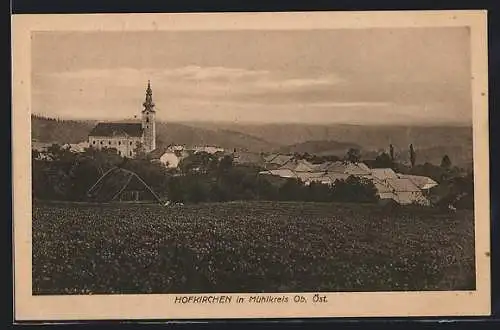 AK Hofkirchen /Mühlkreis, Panorama mit Kirche, Gasthof zur Post