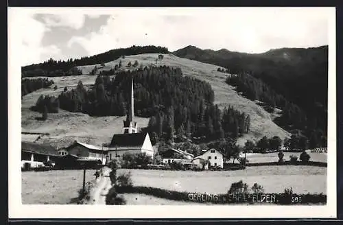 AK Gerling bei Saalfelden, Ortspanorama mit Landstrasse und Kirche