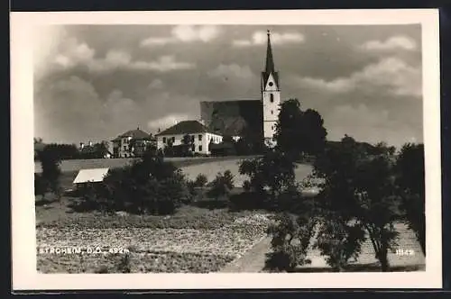 AK Stroheim, Ortspanorama mit Kirche und Feldern