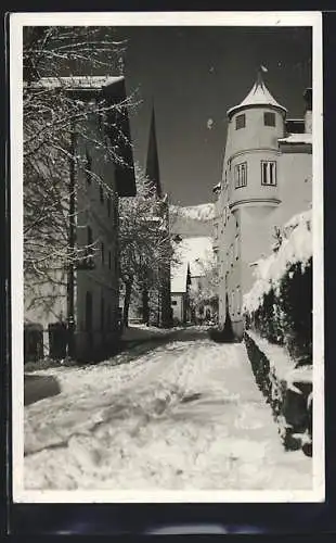 AK Hofgastein, Strassenpartie mit Kirchturm im Winter