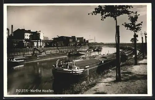 AK Posen / Poznan, Warthe Hafen mit Binnenschiffen