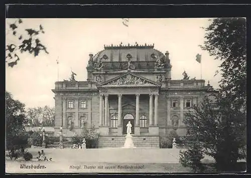 AK Wiesbaden, Königliches Theater mit neuem Schillerdenkmal