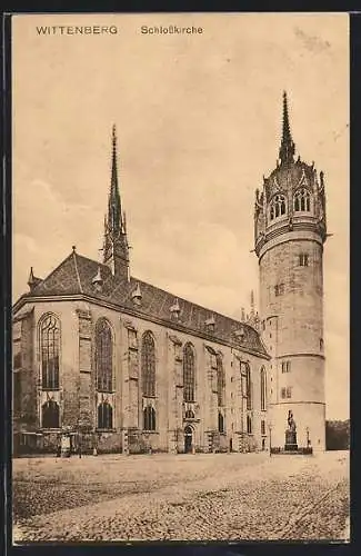 AK Wittenberg / Elbe, Schlosskirche, Litfasssäule und Statue