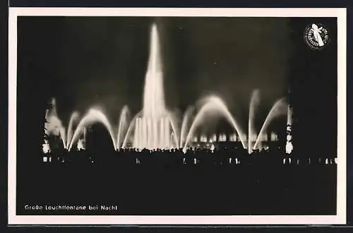AK Düsseldorf-Schlageterstadt, Grosse Reichsausstellung Schaffendes Volk 1937, Grosse Leutfontäne bei Nacht