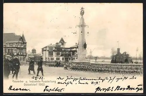 AK Düsseldorf, Industrie- und Gewerbe-Ausstellung 1902, Strassenpartie mit Denkmal