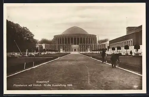 AK Düsseldorf, Grosse Ausstellung 1926, Planetarium mit Vorhof