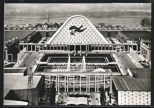 AK Bruxelles, Exposition Universelle 1958, Place de Belgique et facade principale des Grands Palais