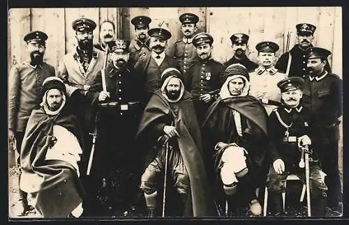 Foto-AK Konstanz, Arabische Kriegsgefangene mit deutschen Soldaten