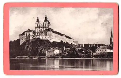 Fotografie unbekannter Fotograf, Ansicht Melk, Blick von der Donau nach dem Stift Melk
