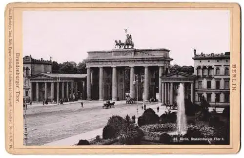 Fotografie Rob. Prager, Berlin, Ansicht Berlin-Mitte, Blick nach dem Brandenburger Tor am Pariser Platz