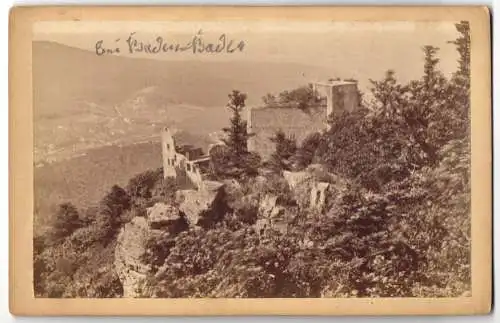 Fotografie unbekannter Fotograf, Ansicht Baden-Baden, Blick auf die Ruine des Schloss Hohenbaden
