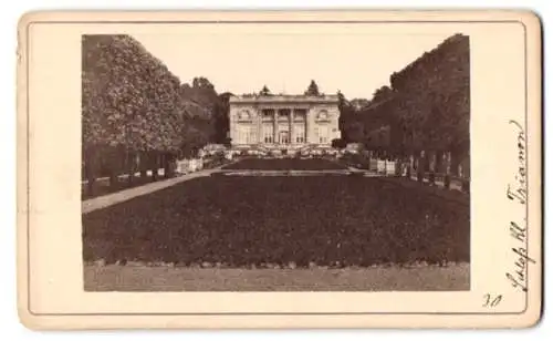 Fotografie unbekannter Fotograf, Ansicht Versailles, Blick nach dem Schloss mit kl. Trianon