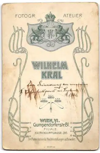 Fotografie Wilhelm Kral, Wien, Gumpendorferstr. 81, junge Frau in Tracht, gewann Schönheitspreis 1902