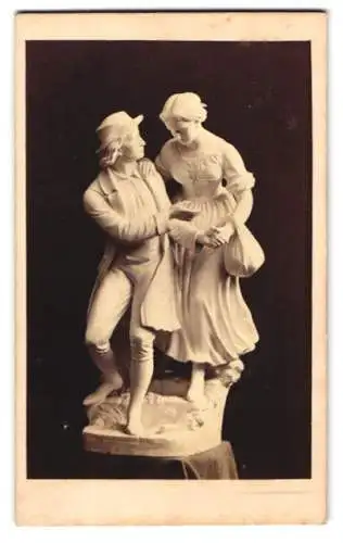 Fotografie unbekannter Fotograf und Ort, Statue: Hermann u, Dirithea, nach Cauer