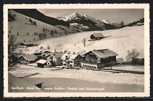 AK Saalbach, Hotel Peter gegen Bergpanorama im Winter