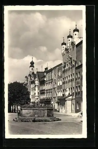 AK Burghausen a. d. Salzach, Teilansicht mit Brunnen