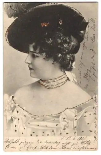 Glitzer-Perl-AK Schöne Dame mit Hut und Perlenkette im Profil