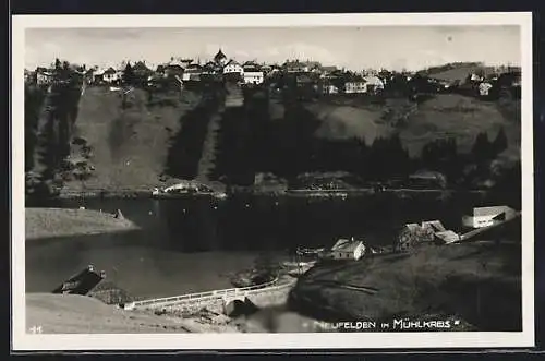 AK Neufelden im Mühlkreis, Ortsansicht über dem Wasser