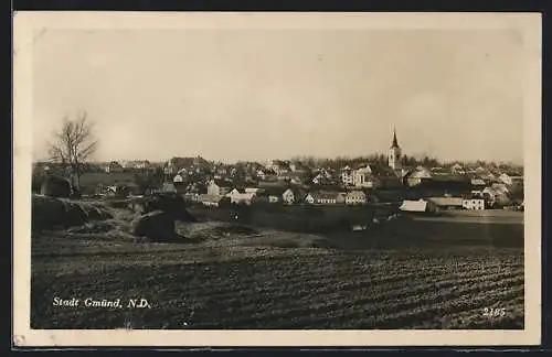 AK Gmünd /N.-D., Gesamtansicht mit Kirche vom Feld aus