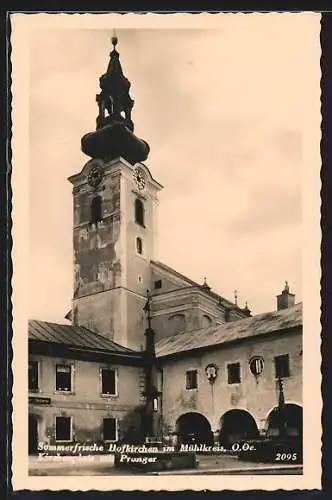 AK Hofkirchen im Mühlkreis, Kirchenplatz mit Pranger