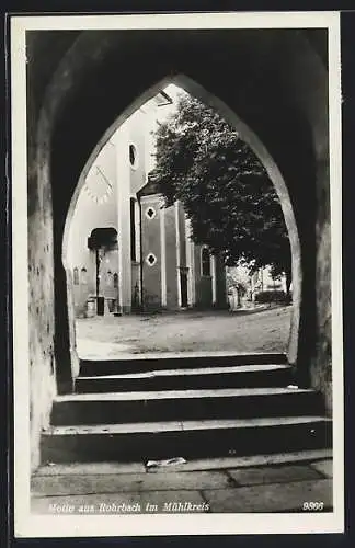 AK Rohrbach im Mühlkreis /Oberdonau, Kirche durch Tor gesehen