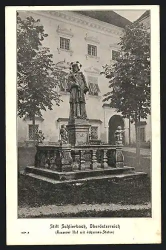 AK Schlierbach /Oberösterreich, Stift Schlierbach, Äusserer Hof mit Johannes-Statue