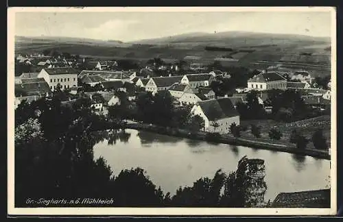 AK Gross-Siegharts, Mühlteich und Ort aus der Vogelschau