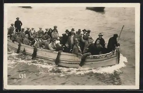 Foto-AK Helgoland, Ausbootung von Norderney aus 1923