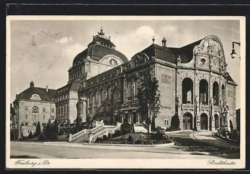 AK Freiburg i. Br., Strassenpartie mit Stadttheater