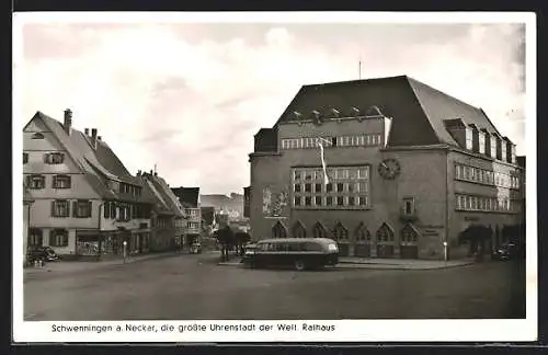 AK Schwenningen a. Neckar, Strassenpartie mit Rathaus