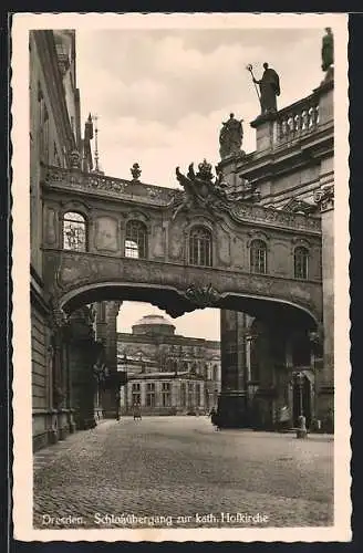 AK Dresden, Schlossübergang zur kath. Hofkirche