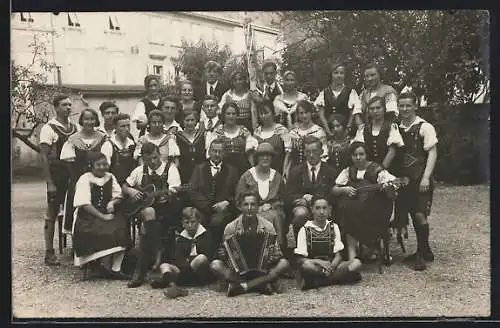 Foto-AK Sellin /Rügen, Wandervogelgruppe mit Akkordeon 1926