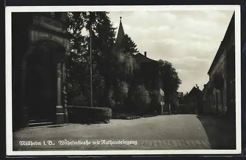 AK Müllheim i. B., Wilhelmstrasse mit Rathauseingang