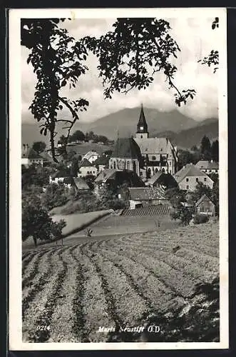 AK Maria Neustift /O.-D., Ortsansicht mit Kirche über Felder