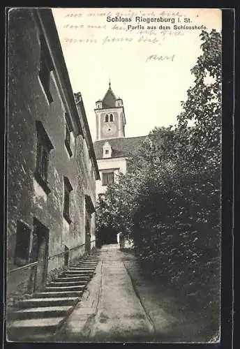 AK Riegersburg, Treppe im Schlosshof